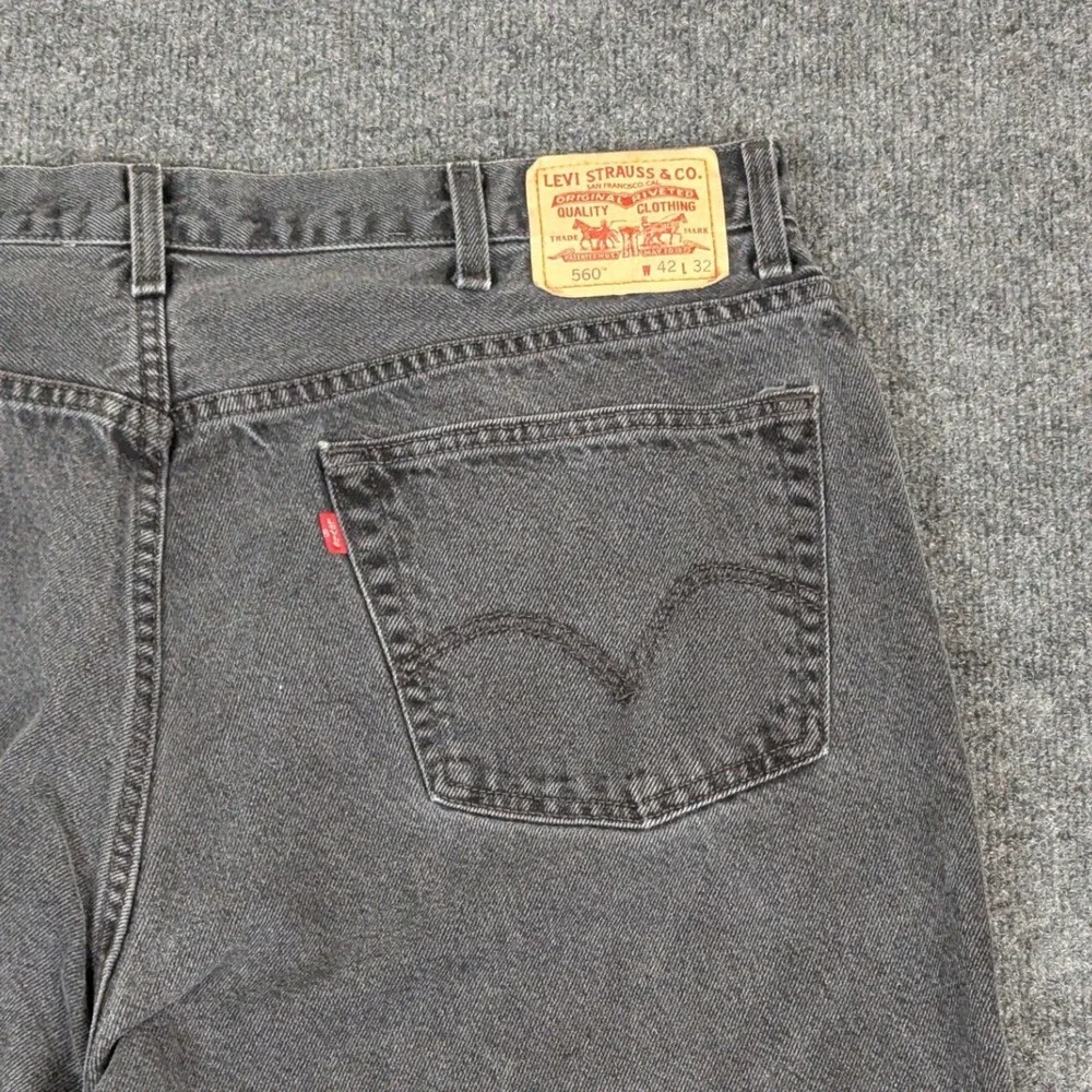 Levis 560 Comfort Fit Jeans Mens 42x32 Faded Black Tapered Leg Denim Pants